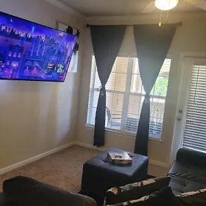 Beautiful 2Bd/1Ba- Pool, Gym, Wifi. Mins From Beach! Tampa